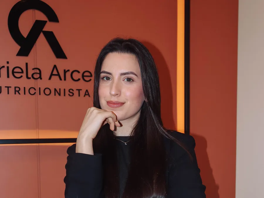Nutricionista Gabriela Arceno no consultório